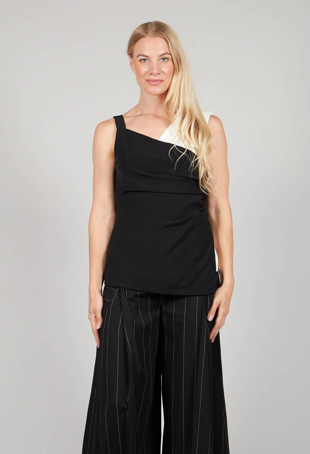 Ruched Sleeveless Top with Contrast Strap in Clesi Nero / Clesi Latte