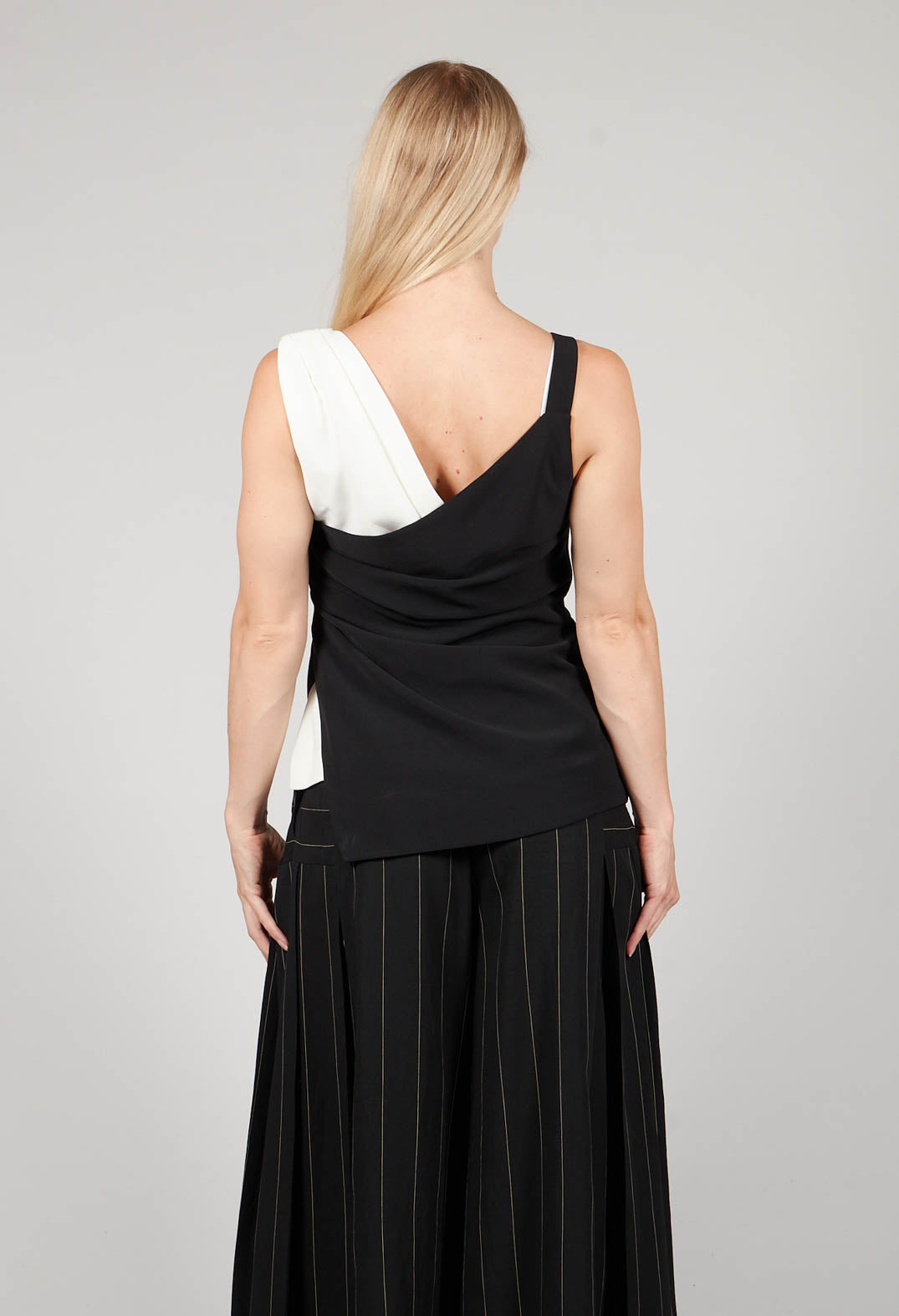 Ruched Sleeveless Top with Contrast Strap in Clesi Nero / Clesi Latte