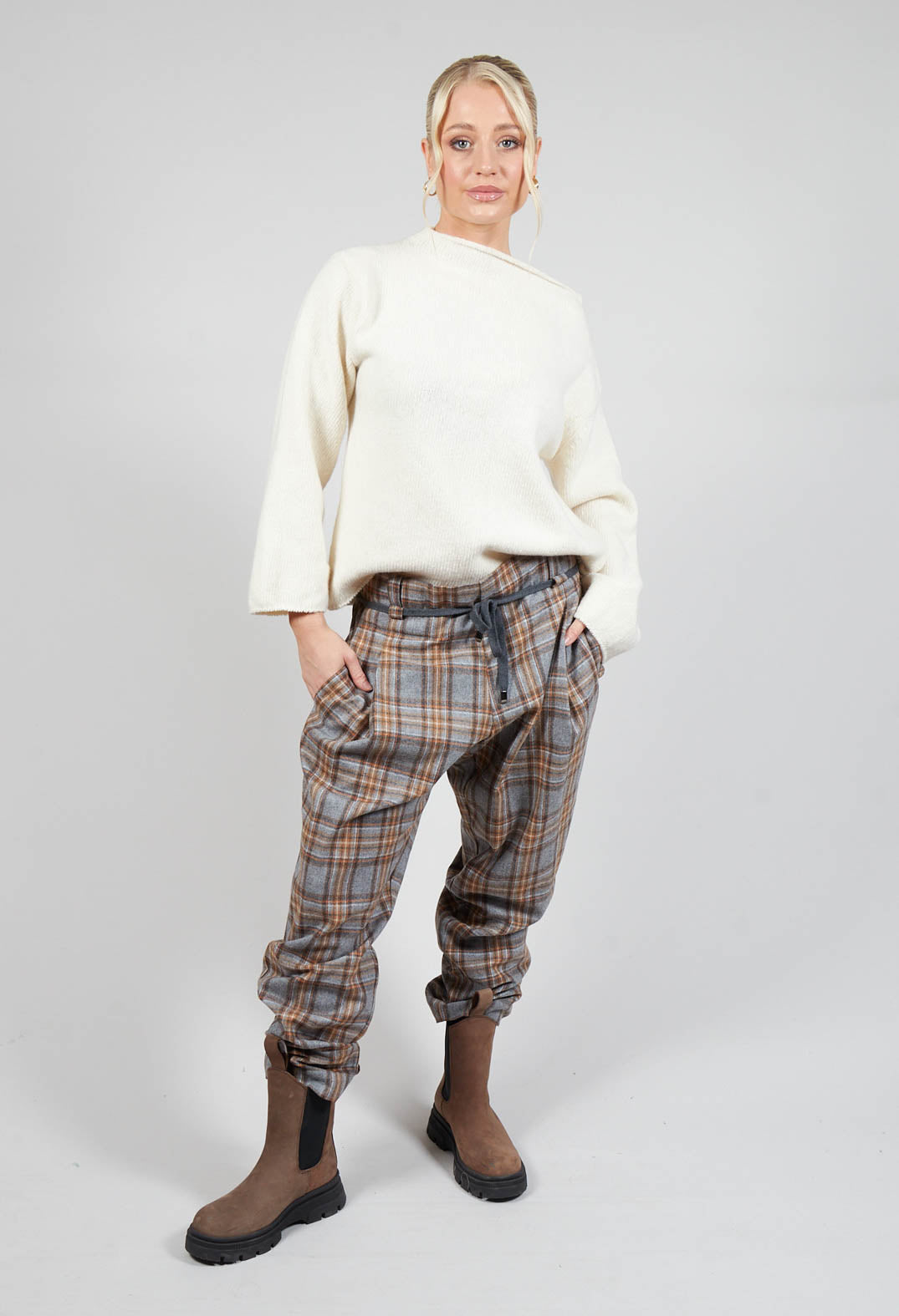 Zara Woman High Waisted Checked Trouser Pants, Women's Fashion, Bottoms,  Other Bottoms on Carousell