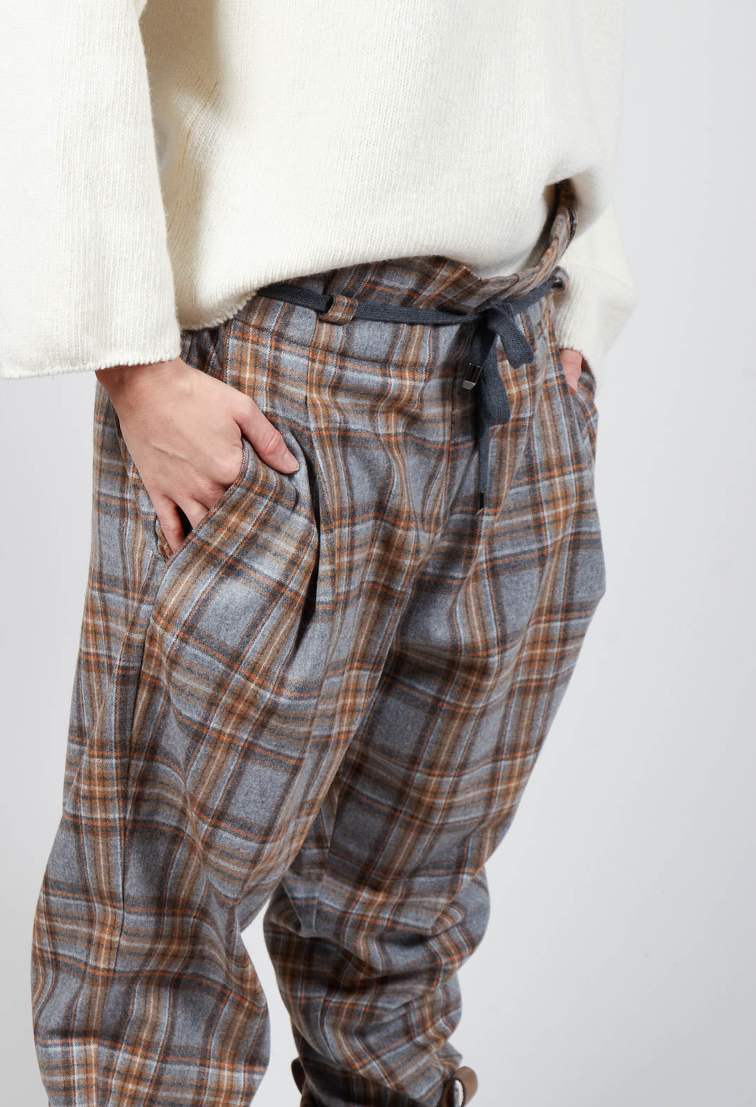 Women's brown checked Trousers | Sumissura