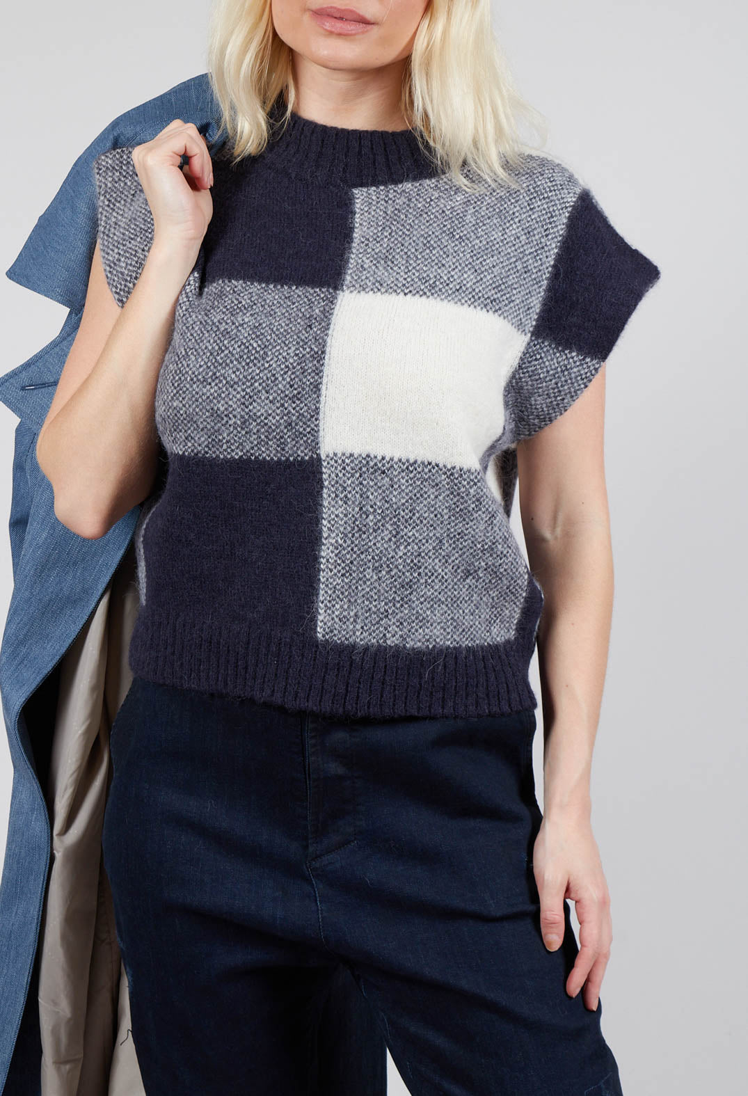 Knitted Vest Checked Jaquard in Navy