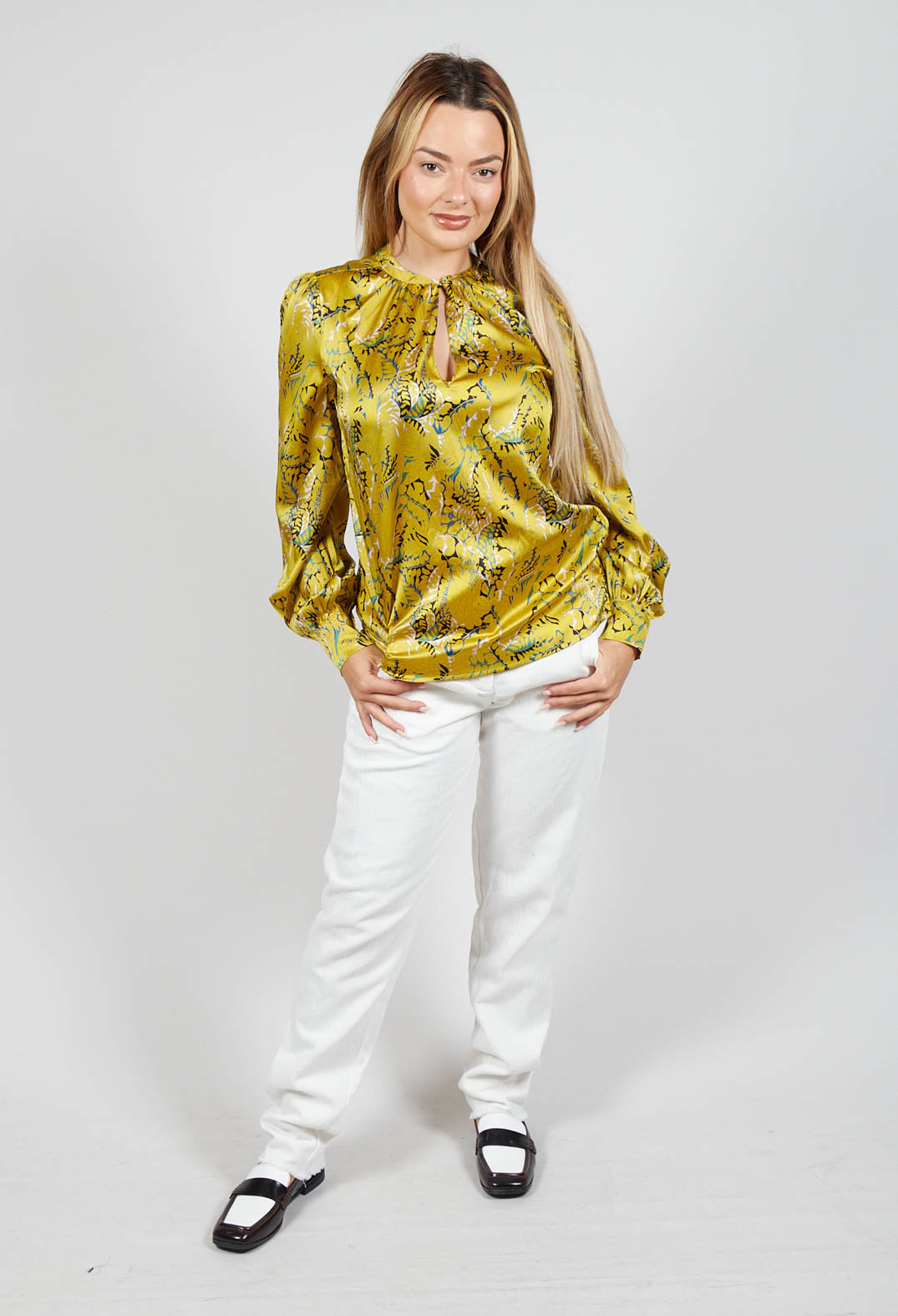 Stacy Blouse with Volume Sleeves in Anthurium Canary