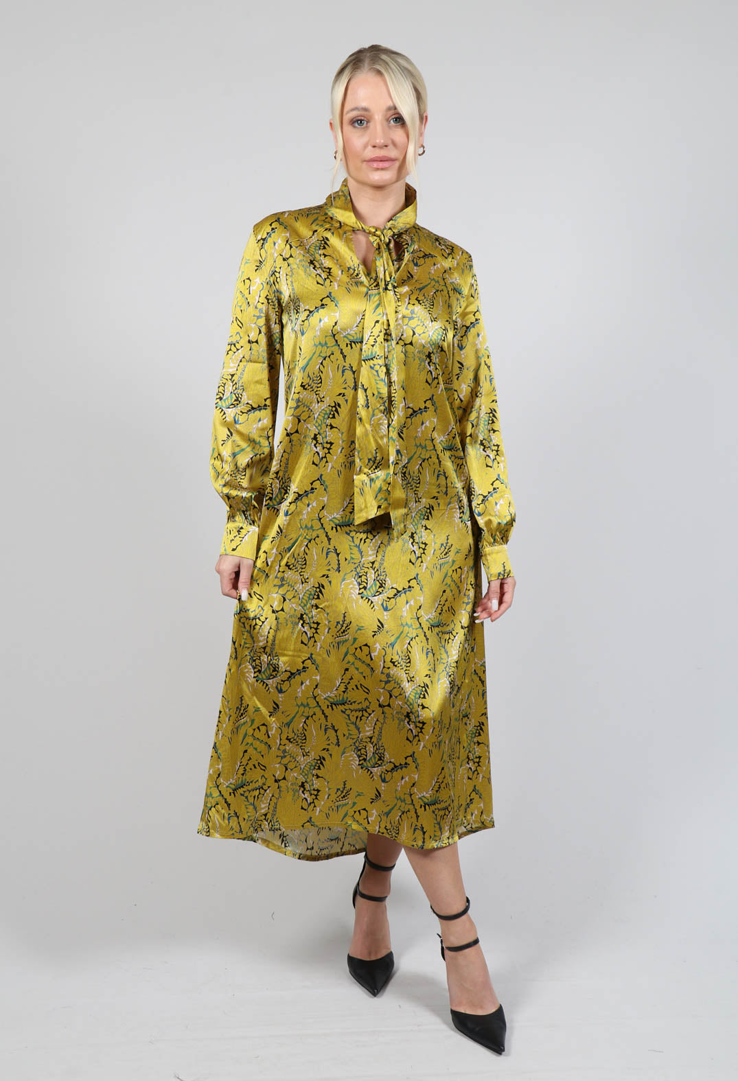 Noley Dress with Bow Collar in Anthurium Canary