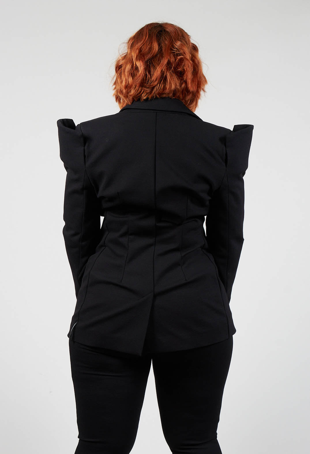 Blazer with pointed clearance shoulders