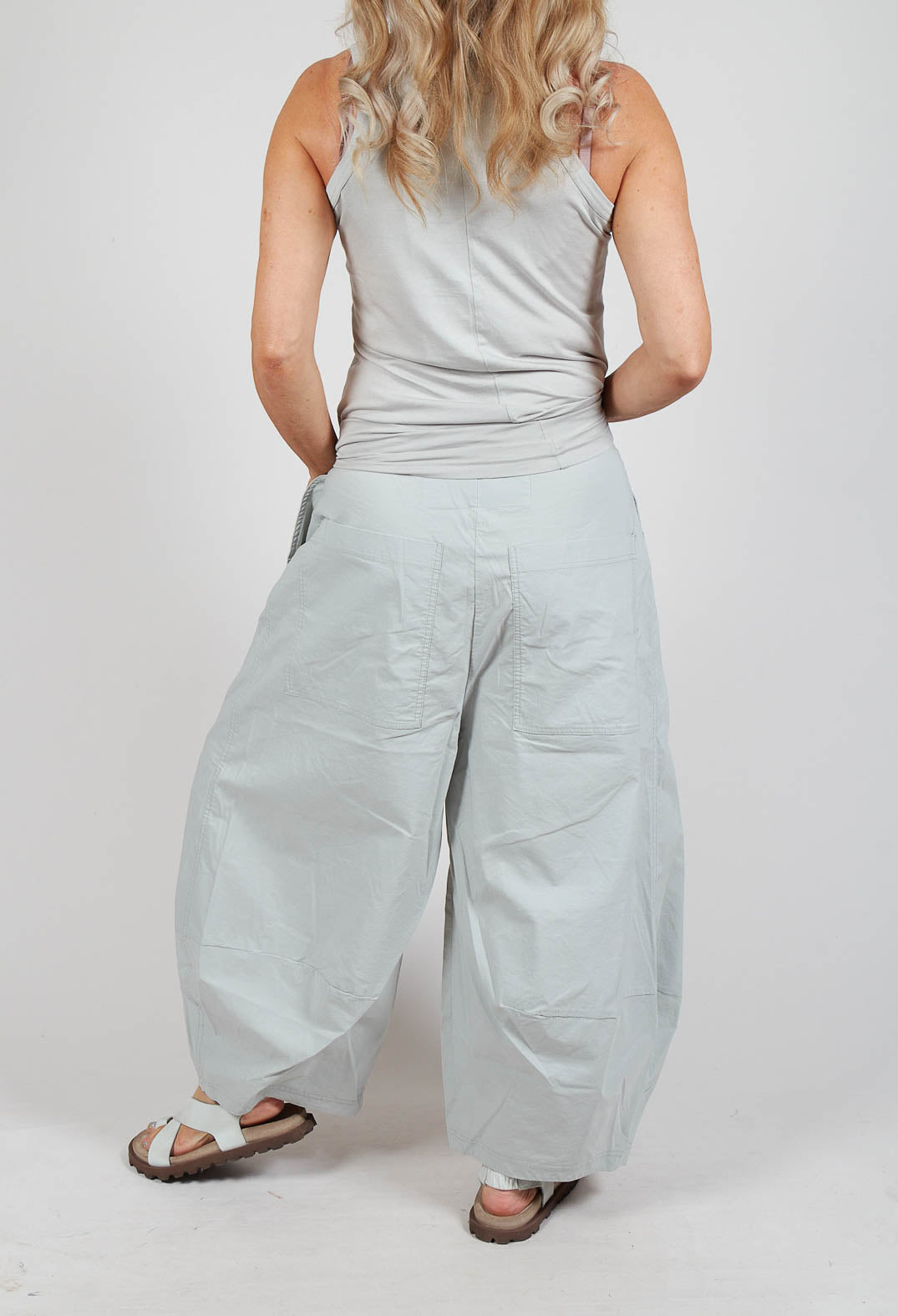 Cropped Balloon Trousers in Grey