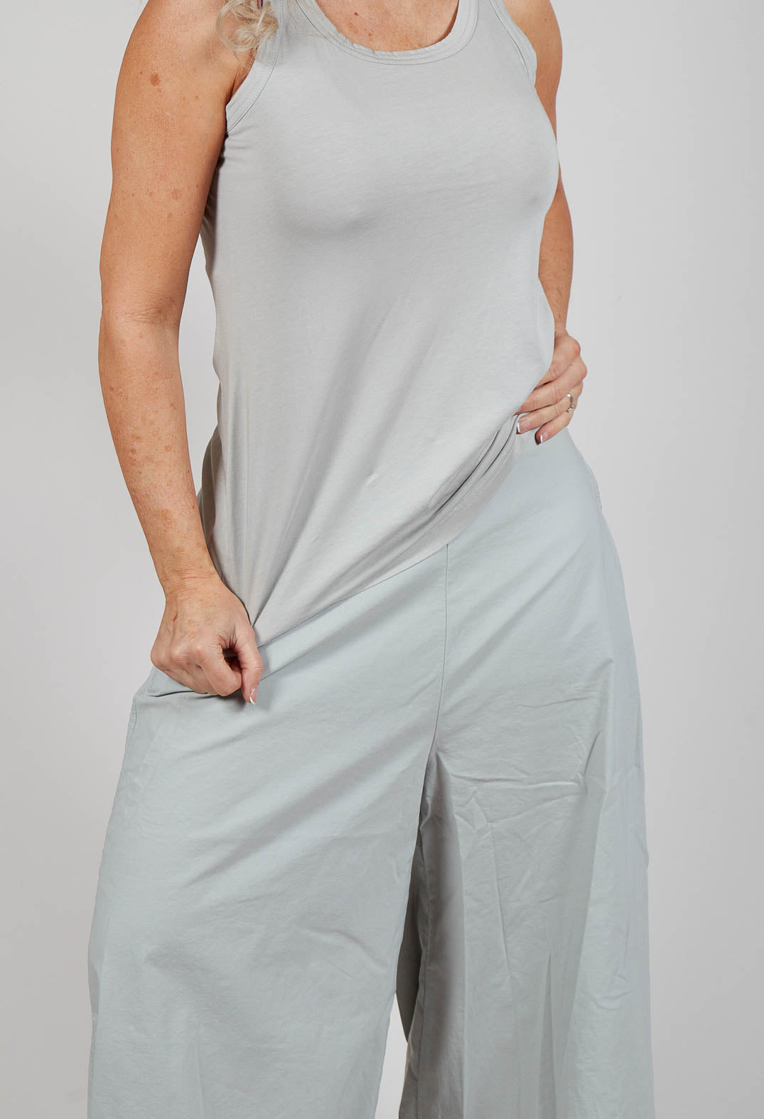 Cropped Balloon Trousers in Grey