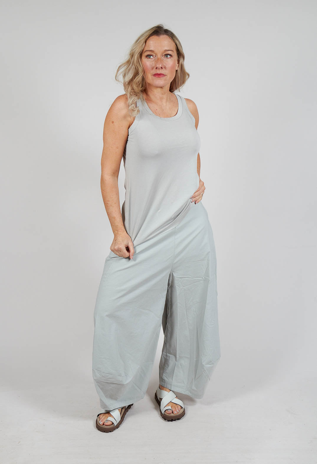 Cropped Balloon Trousers in Grey