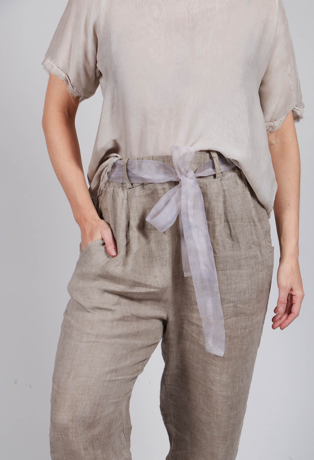 Linen Peg Trousers in Fango Beige