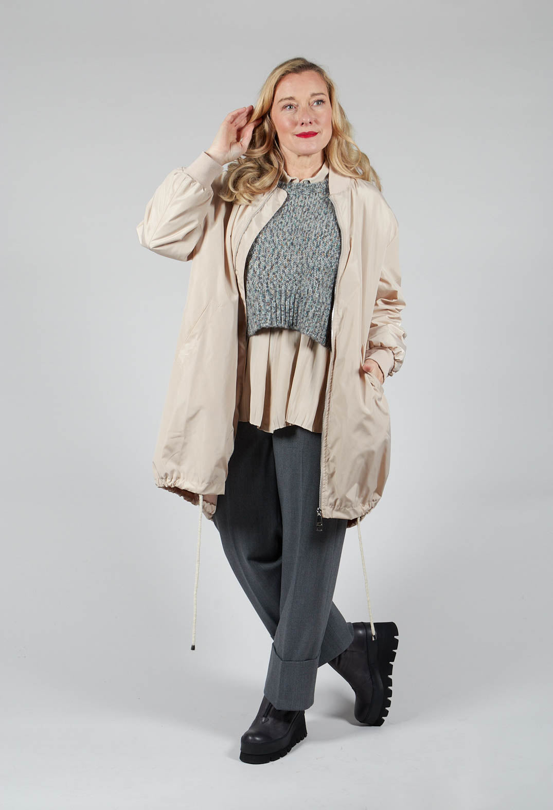 Torre Lightweight Pleated Shirt in Beige