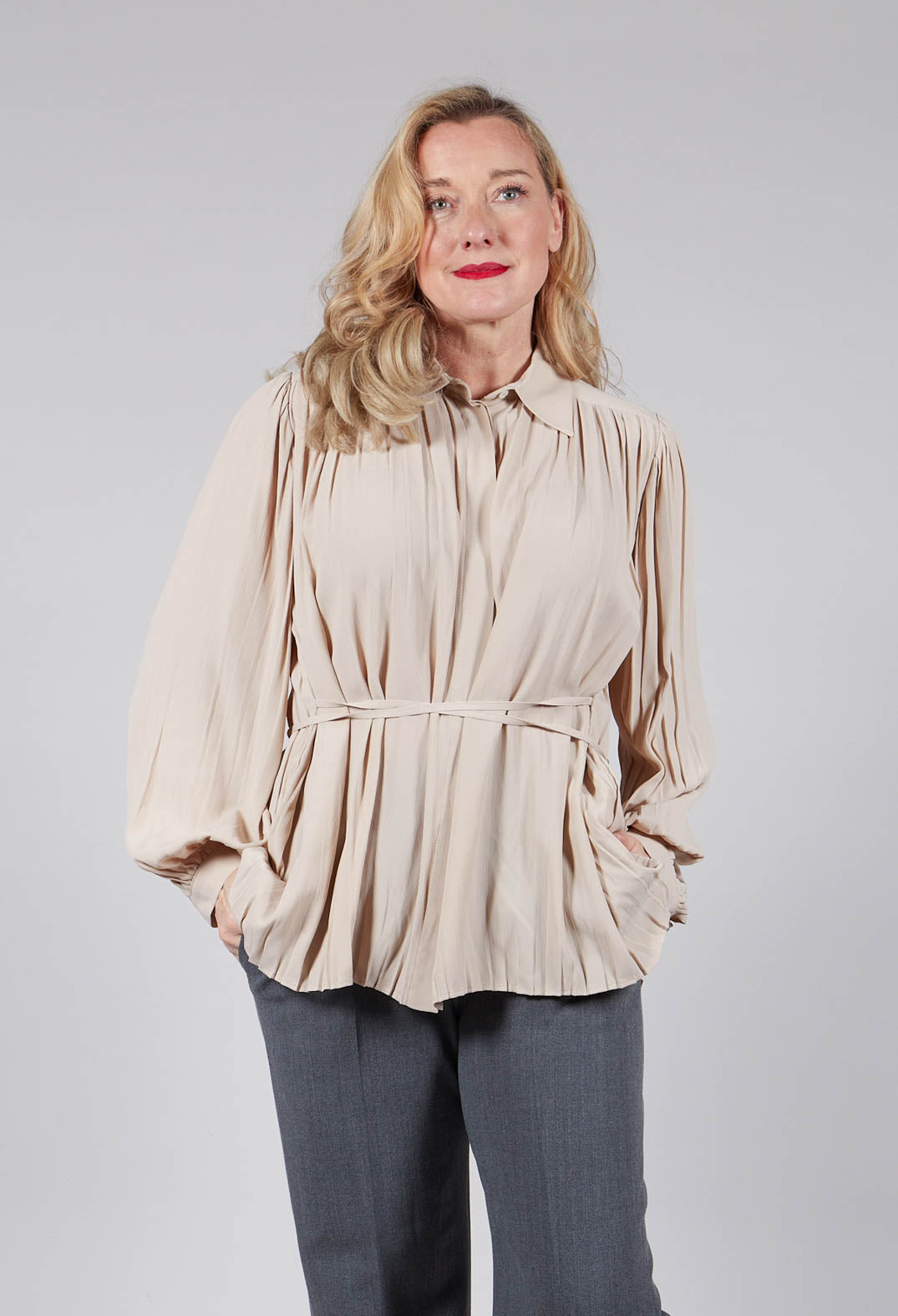 Torre Lightweight Pleated Shirt in Beige