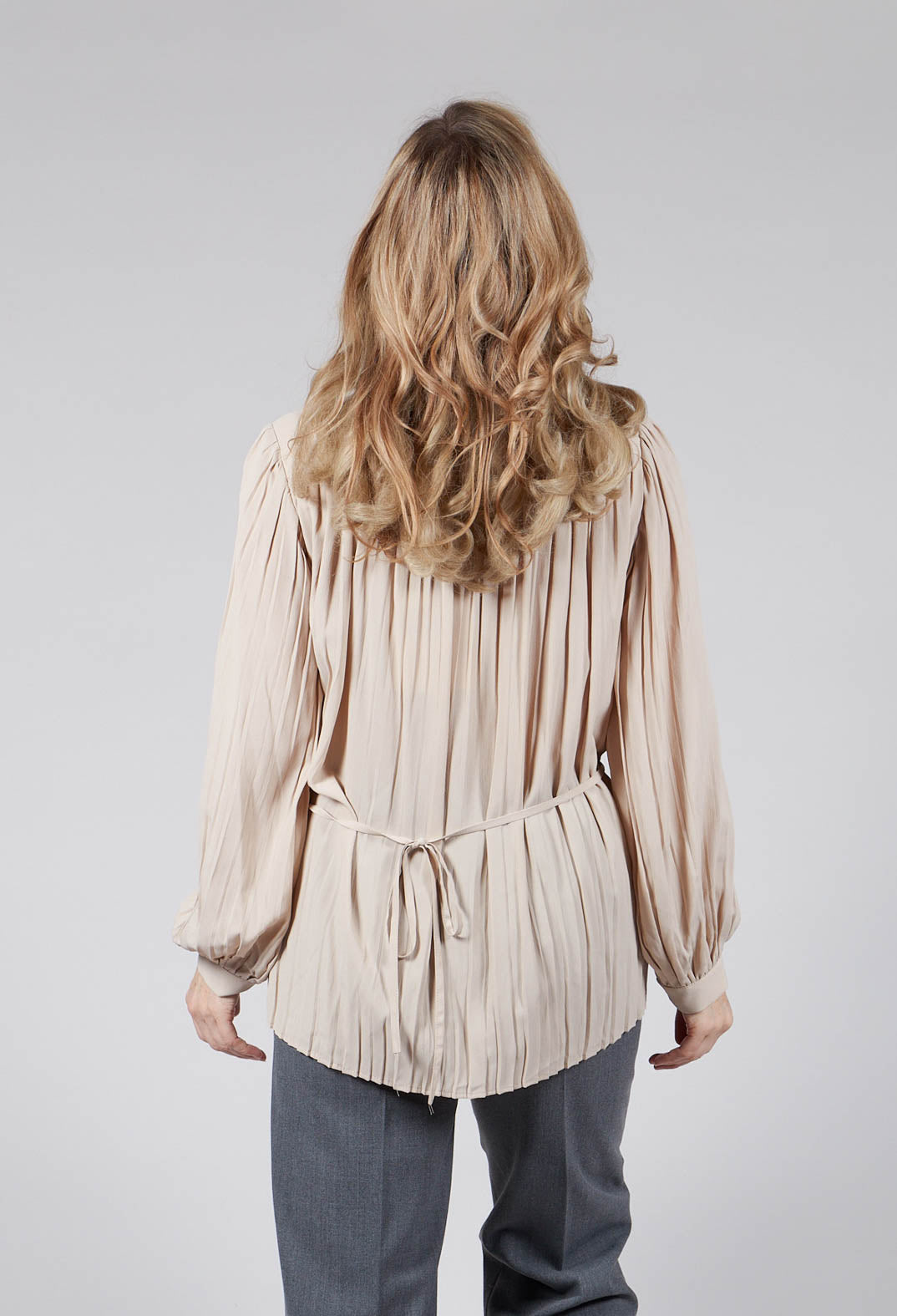 Torre Lightweight Pleated Shirt in Beige