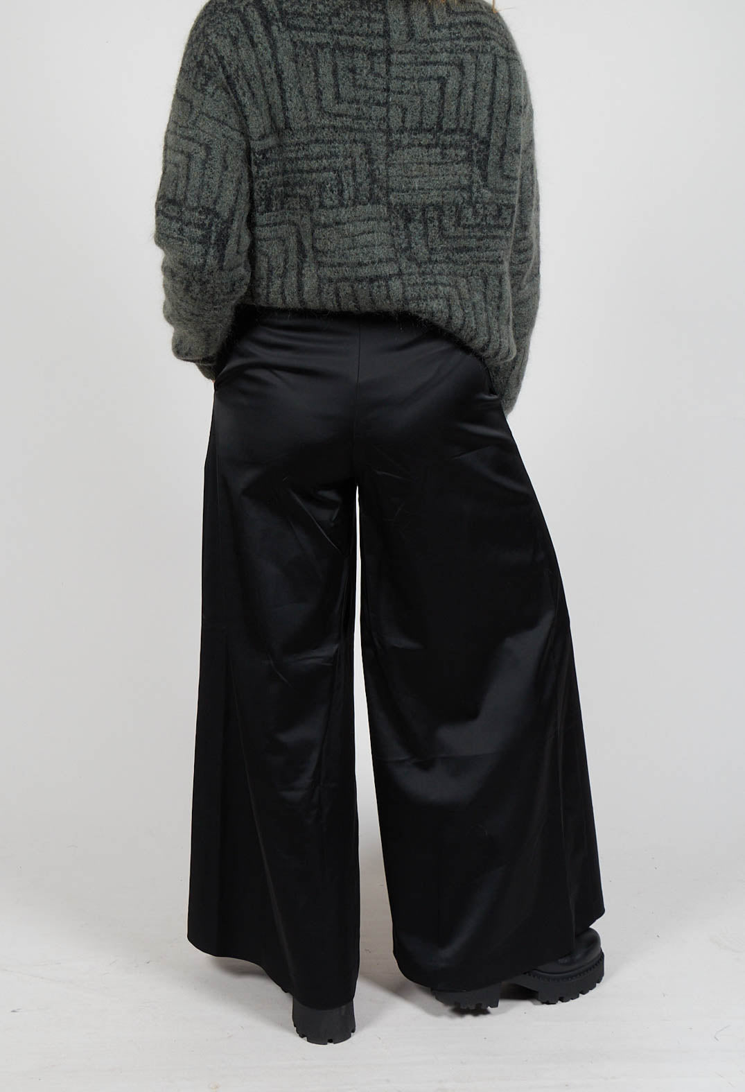 Wide Leg Trousers in Black