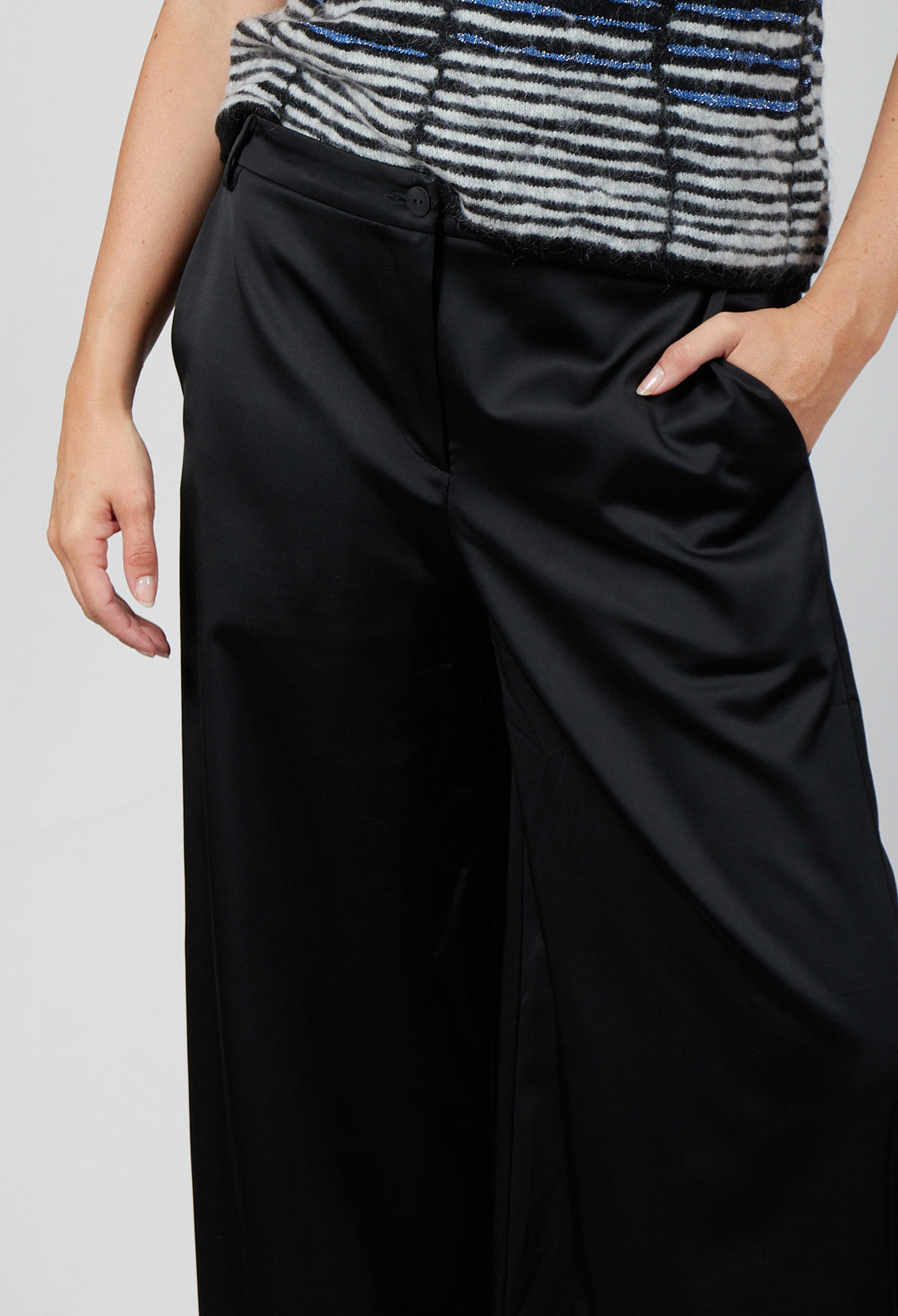 Wide Leg Trousers in Black