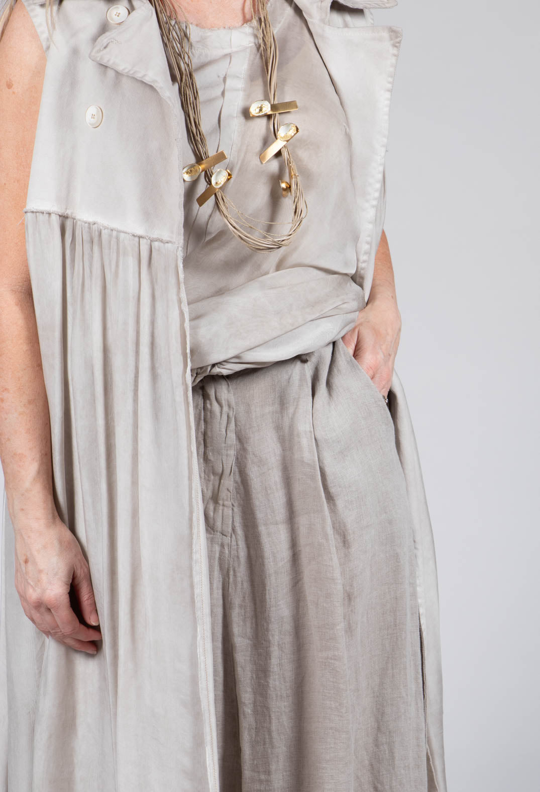 Long Sleeveless Coat in Contone and Viscosa Seta Desert