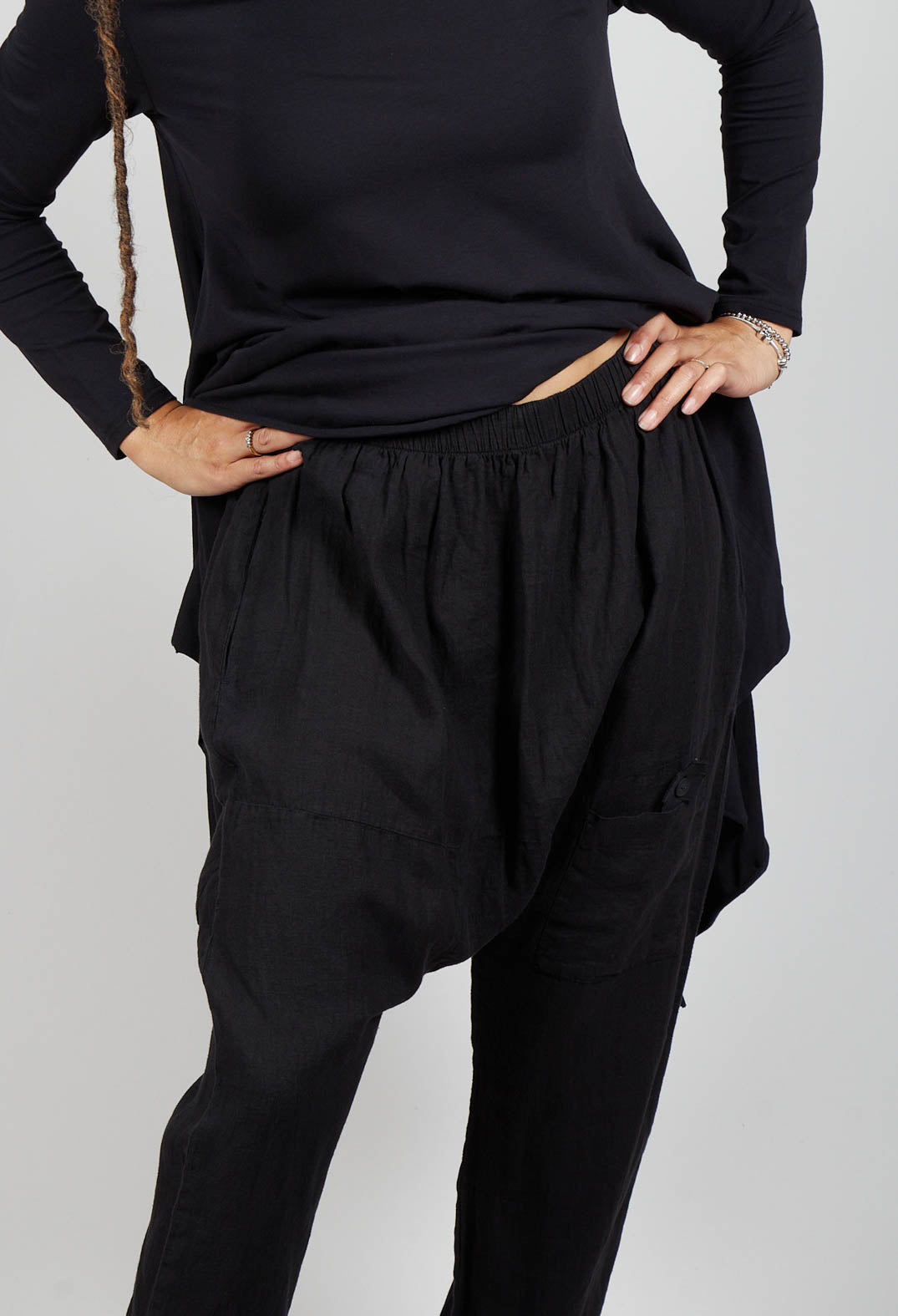 Dropcrotch Trousers in Black