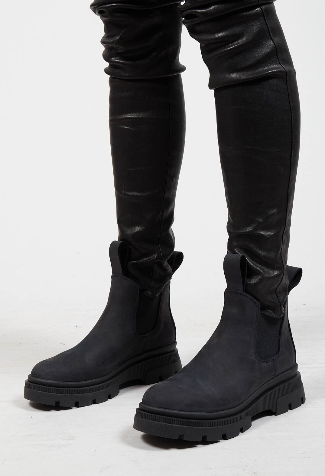 Low Chelsea Boots in New Black