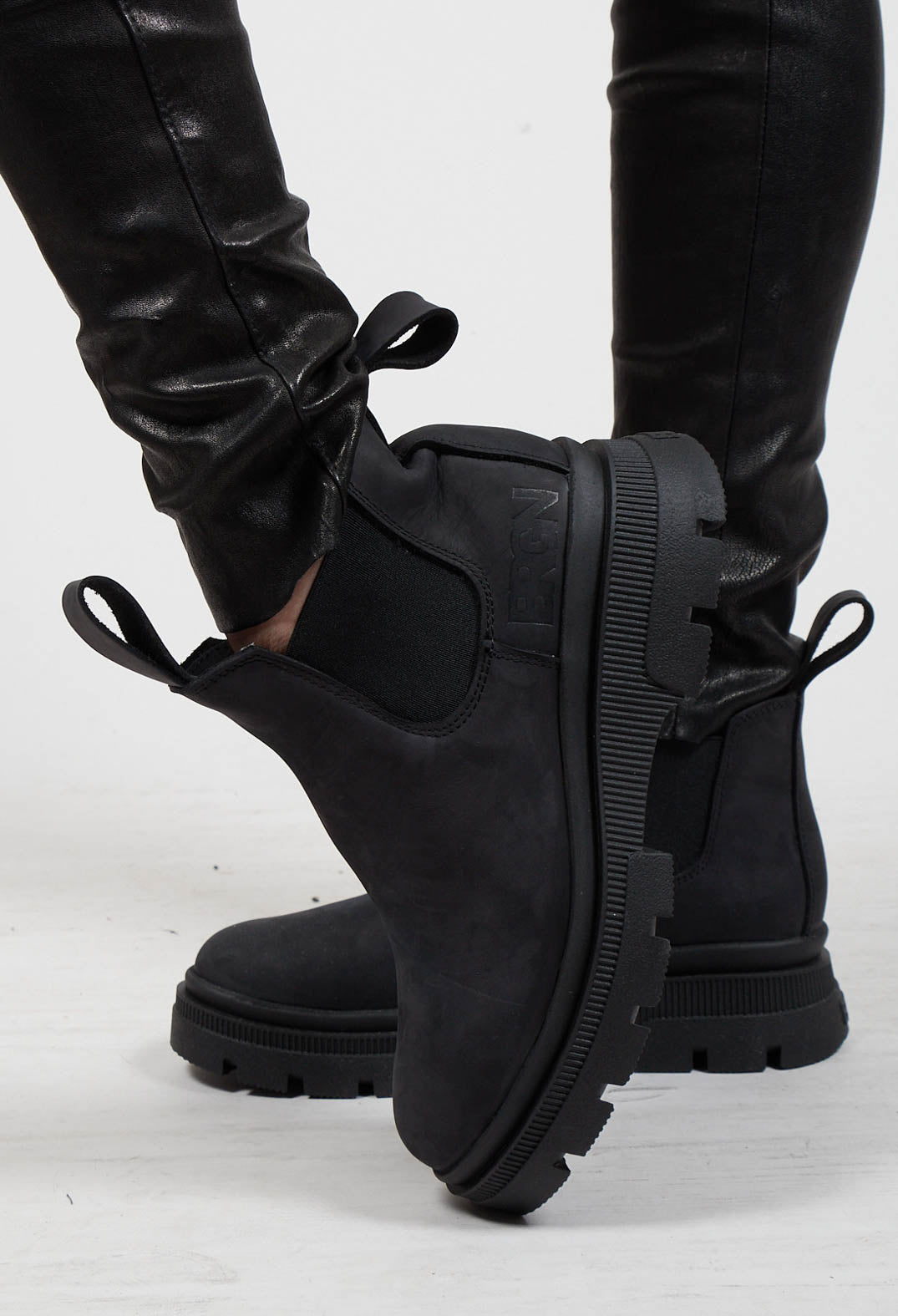 Low Chelsea Boots in New Black