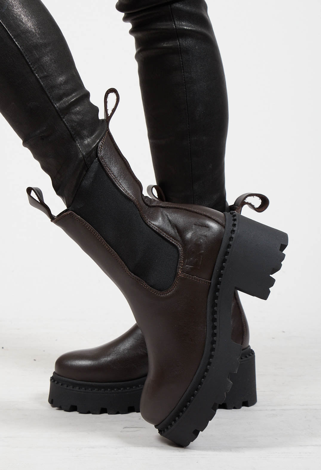 Chelsea Heel Boots in Brown