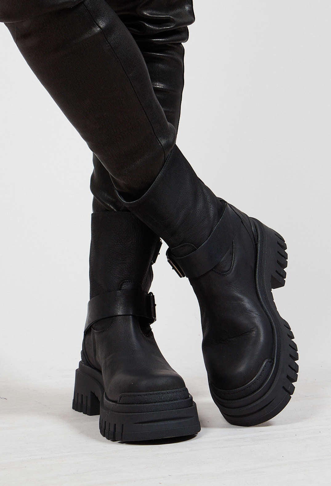 Double Buckle Ankle Boots in Gasoline Cobra Nero