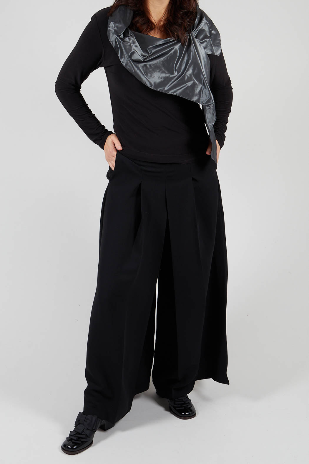 Pleated Wide Leg Pants in Lalabel Nero