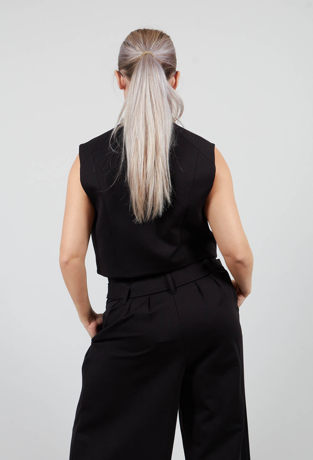 Cropped Waistcoat in Nero