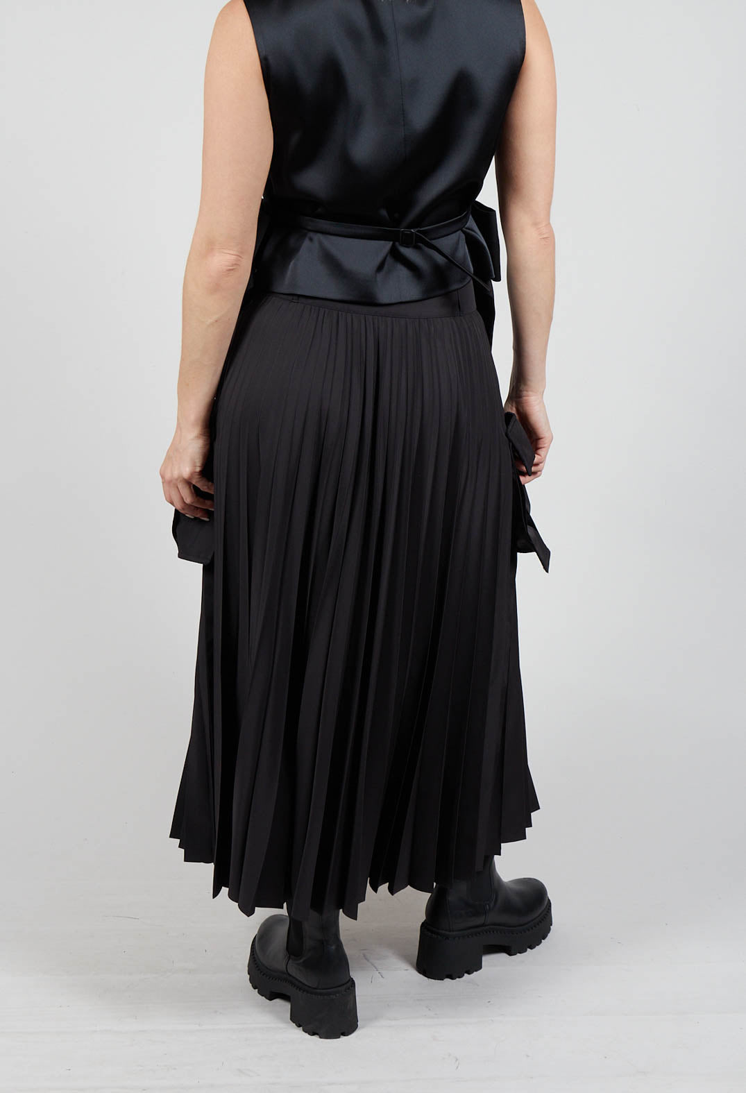 Pleated Utility Skirt in Nero