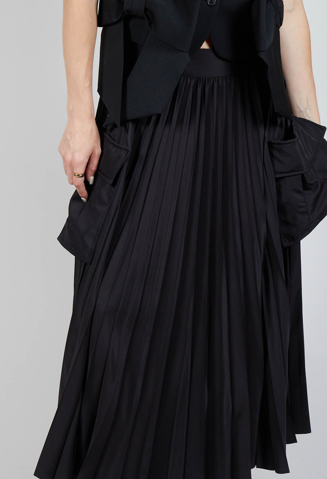 Pleated Utility Skirt in Nero