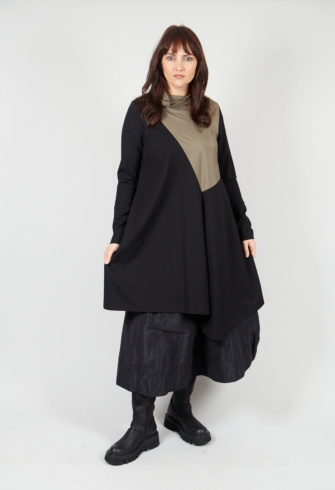 Cvek Dress in Black and Olive