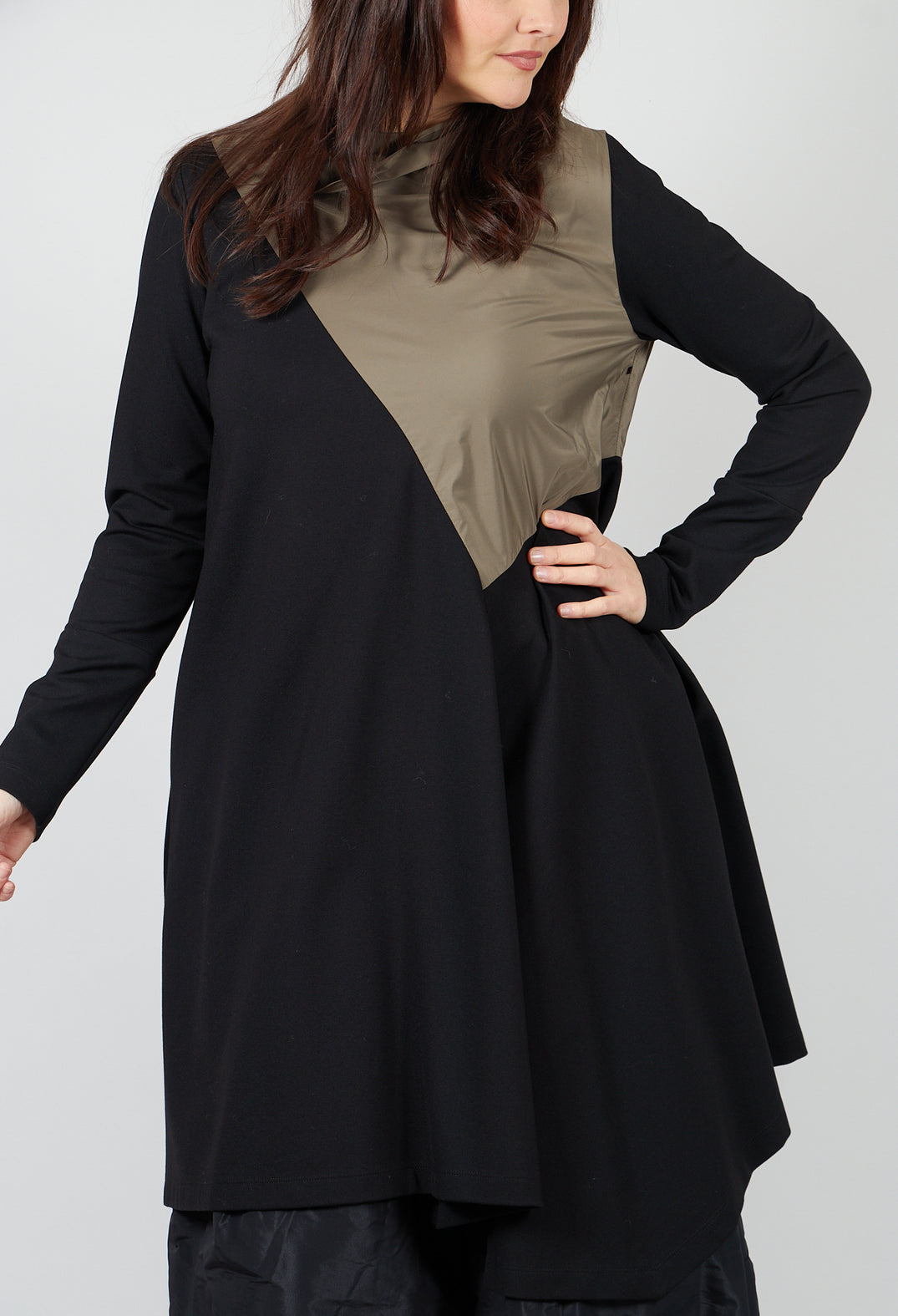 Cvek Dress in Black and Olive