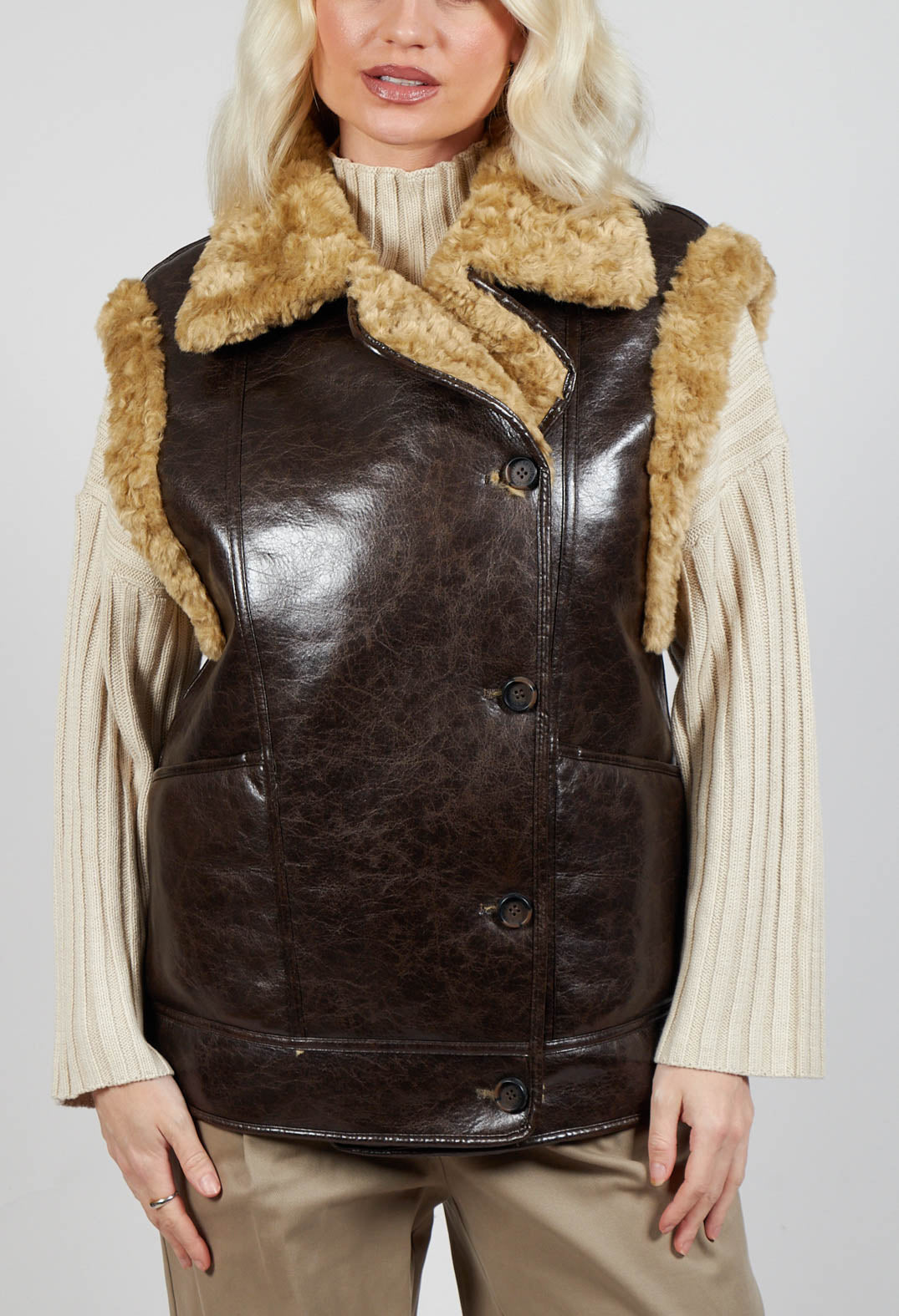 Reversible Gillet with Faux Fur and Suede in Choc Crackle