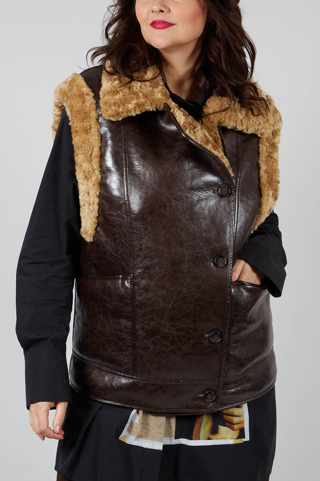 Reversible Gillet with Faux Fur and Suede in Choc Crackle