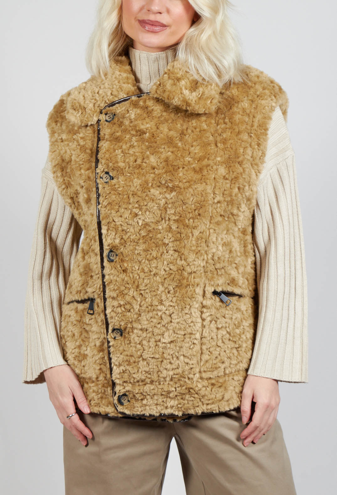 Reversible Gillet with Faux Fur and Suede in Choc Crackle