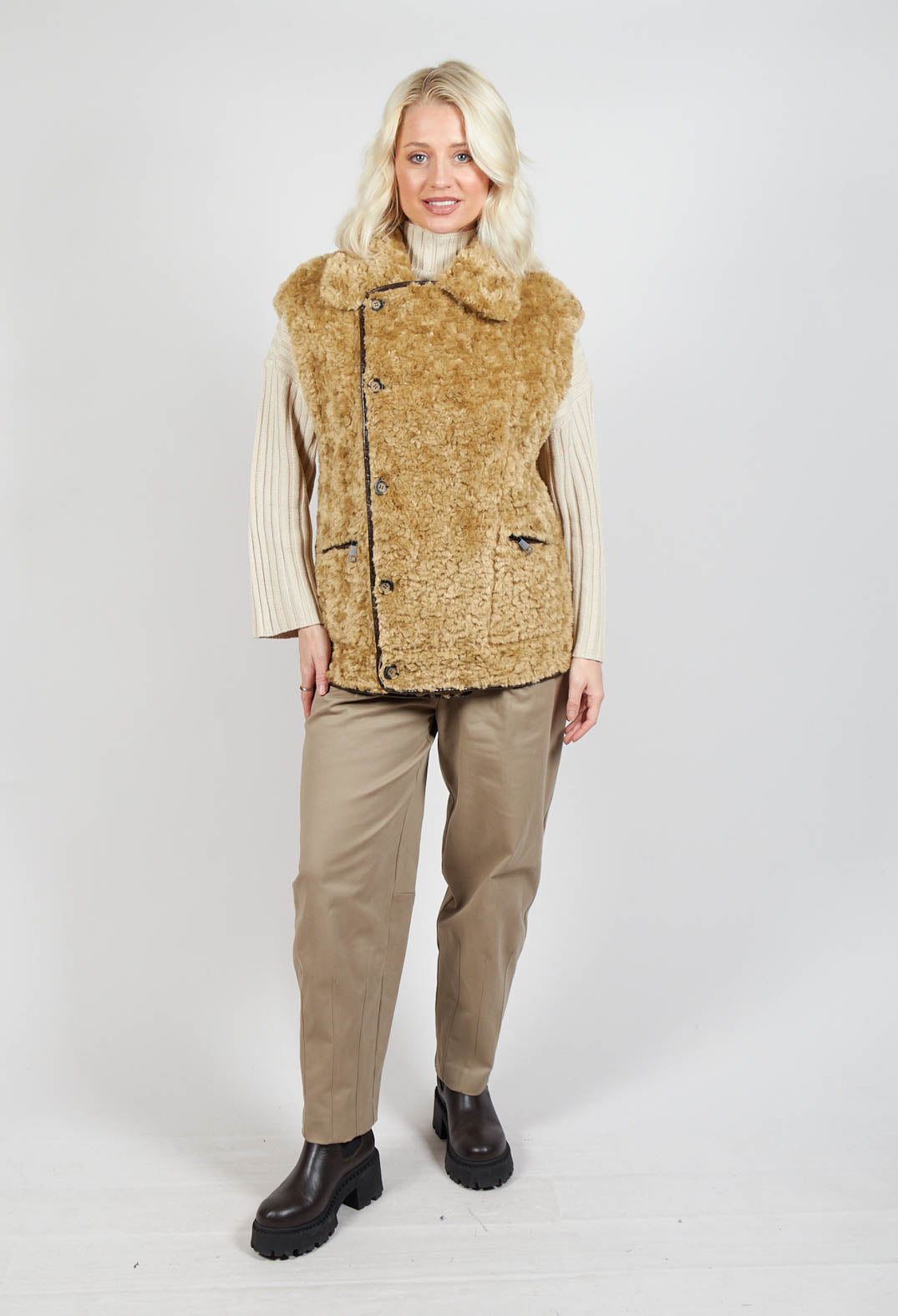 Reversible Gillet with Faux Fur and Suede in Choc Crackle