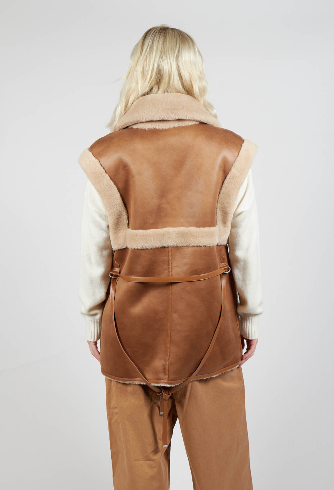 Reversible Gillet with Contrasting Faux Fur and Suede in Camel and Cream