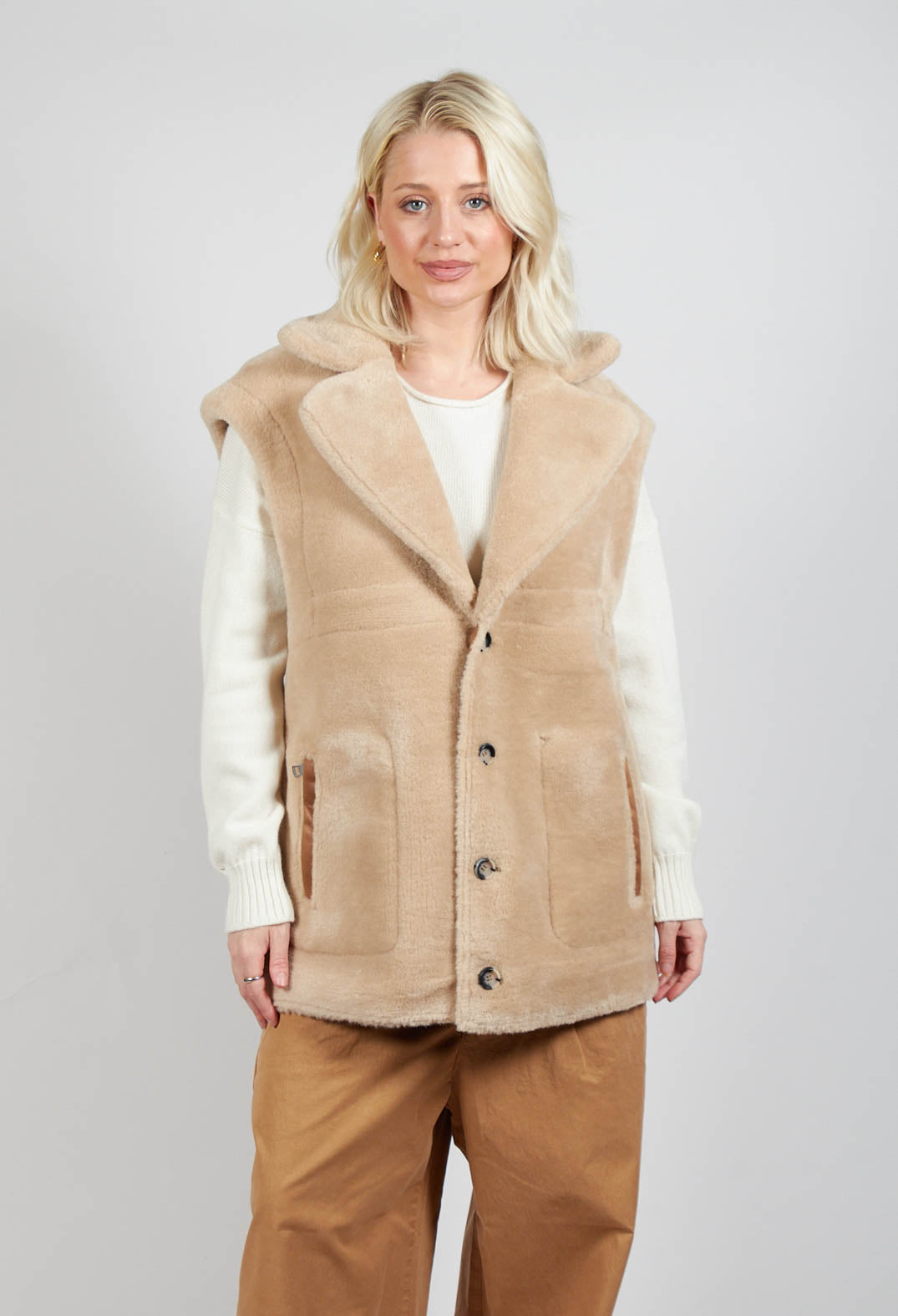 Reversible Gillet with Contrasting Faux Fur and Suede in Camel and Cream