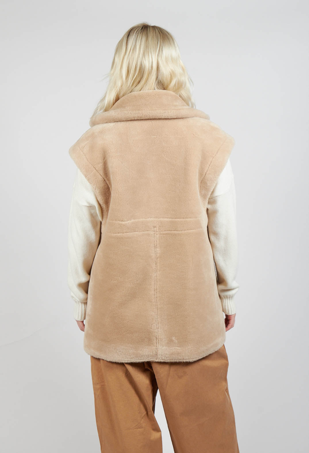 Reversible Gillet with Contrasting Faux Fur and Suede in Camel and Cream