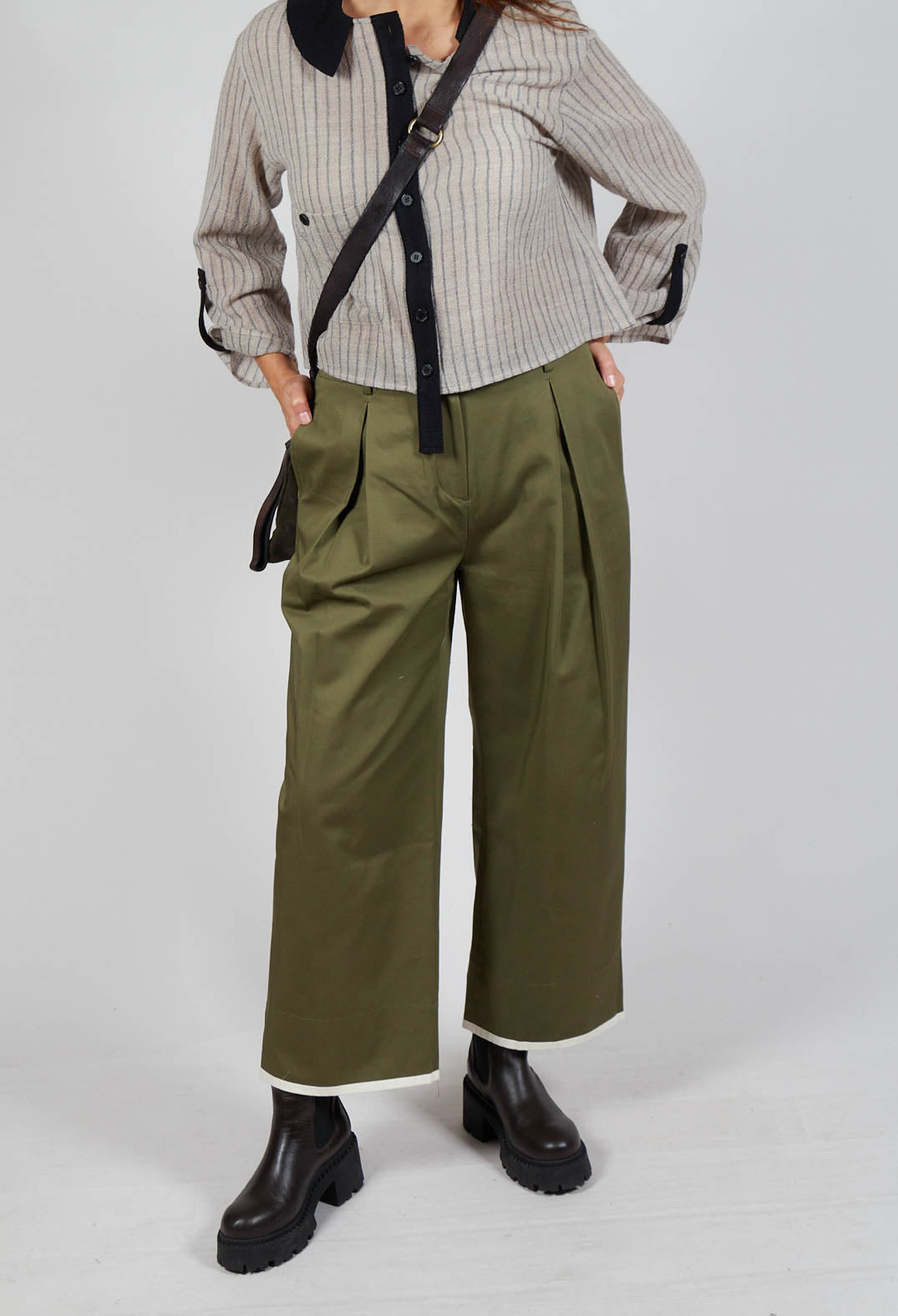 Contrast Hem Cotton Trousers in Olive