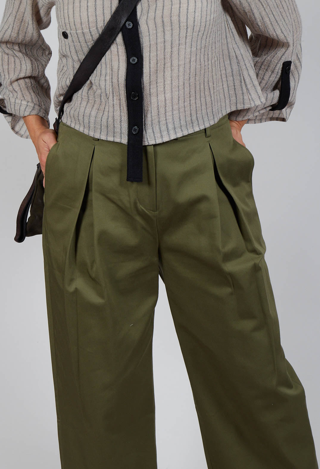 Contrast Hem Cotton Trousers in Olive