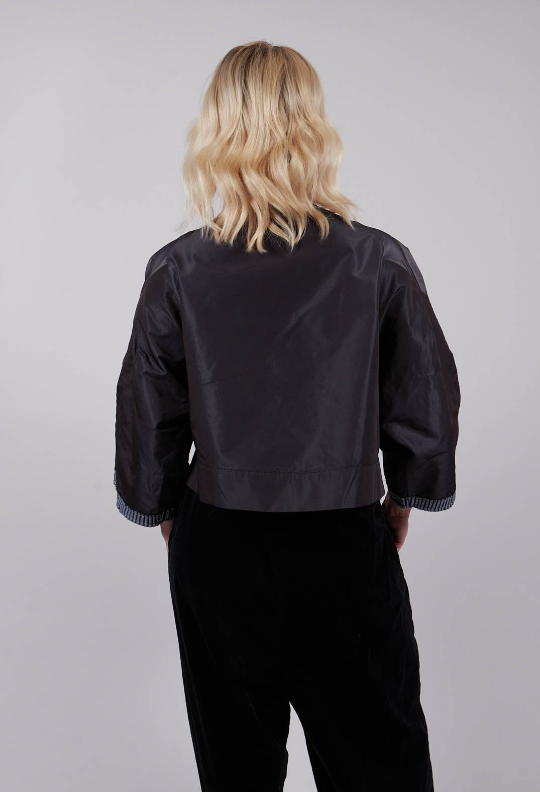 Contrast Cropped Jacket in Anthracite