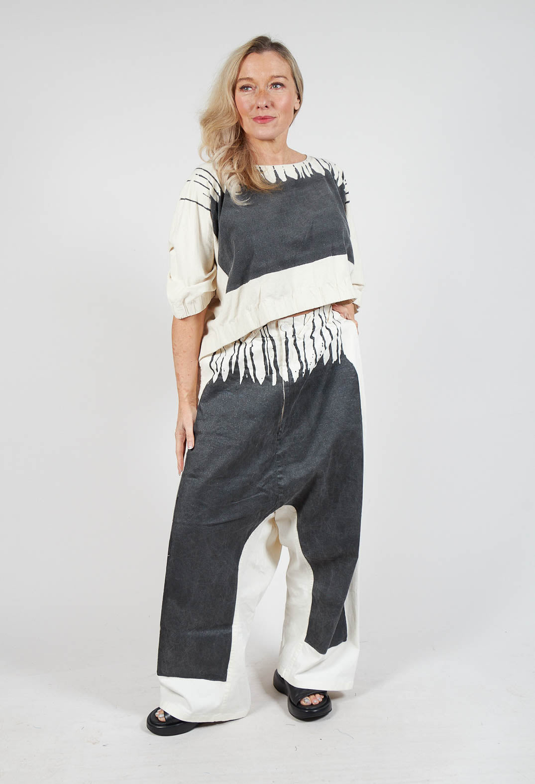 Wide Leg Trousers in Black Paint