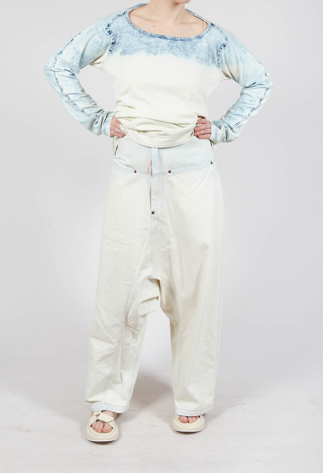 Relaxed Fit Drop-Crotch Jeans in Bleachwash