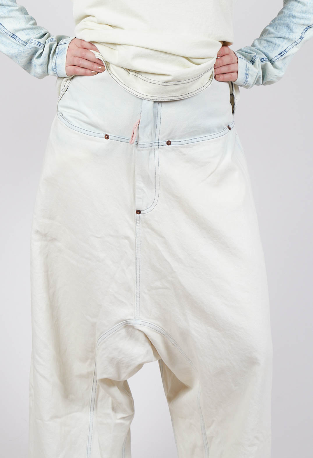 Relaxed Fit Drop-Crotch Jeans in Bleachwash