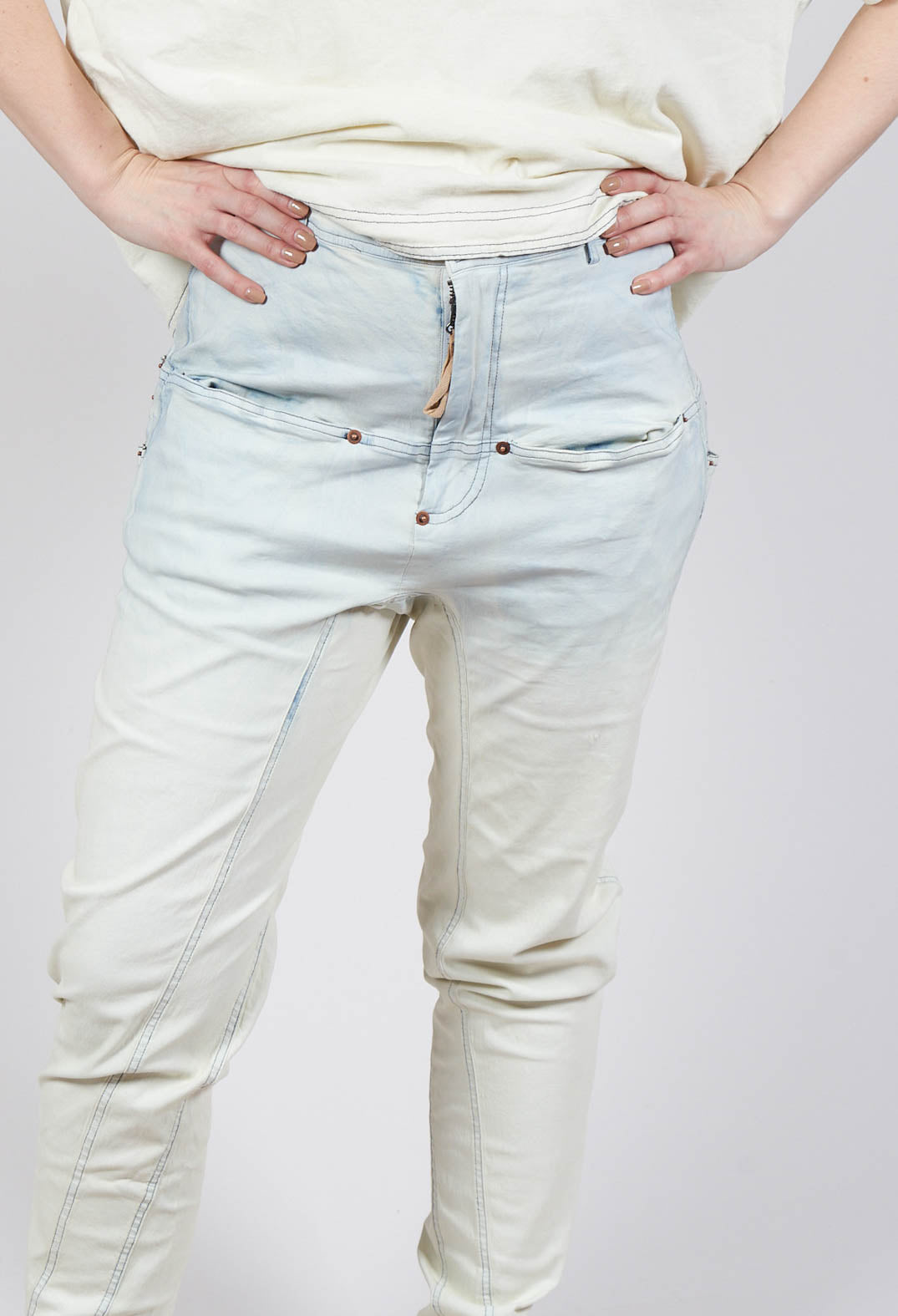 Slim Tapered Jeans in Bleachwash