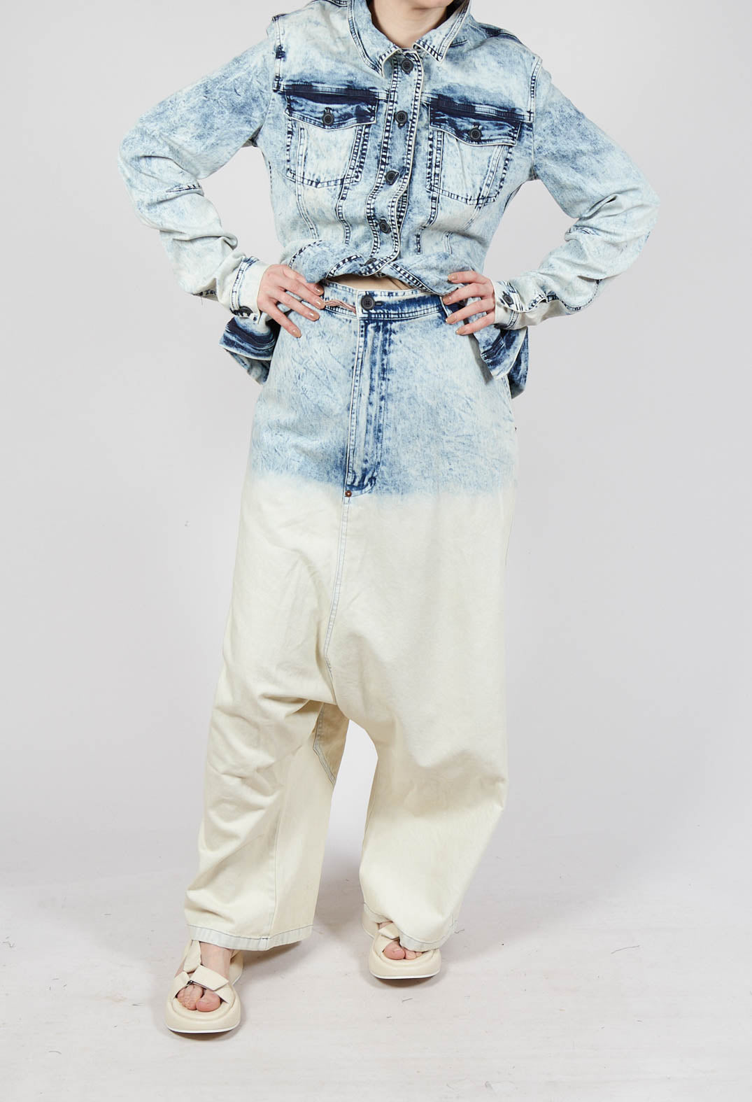 High-Waisted Drop-Crotch Printed Jeans in Bleachwash