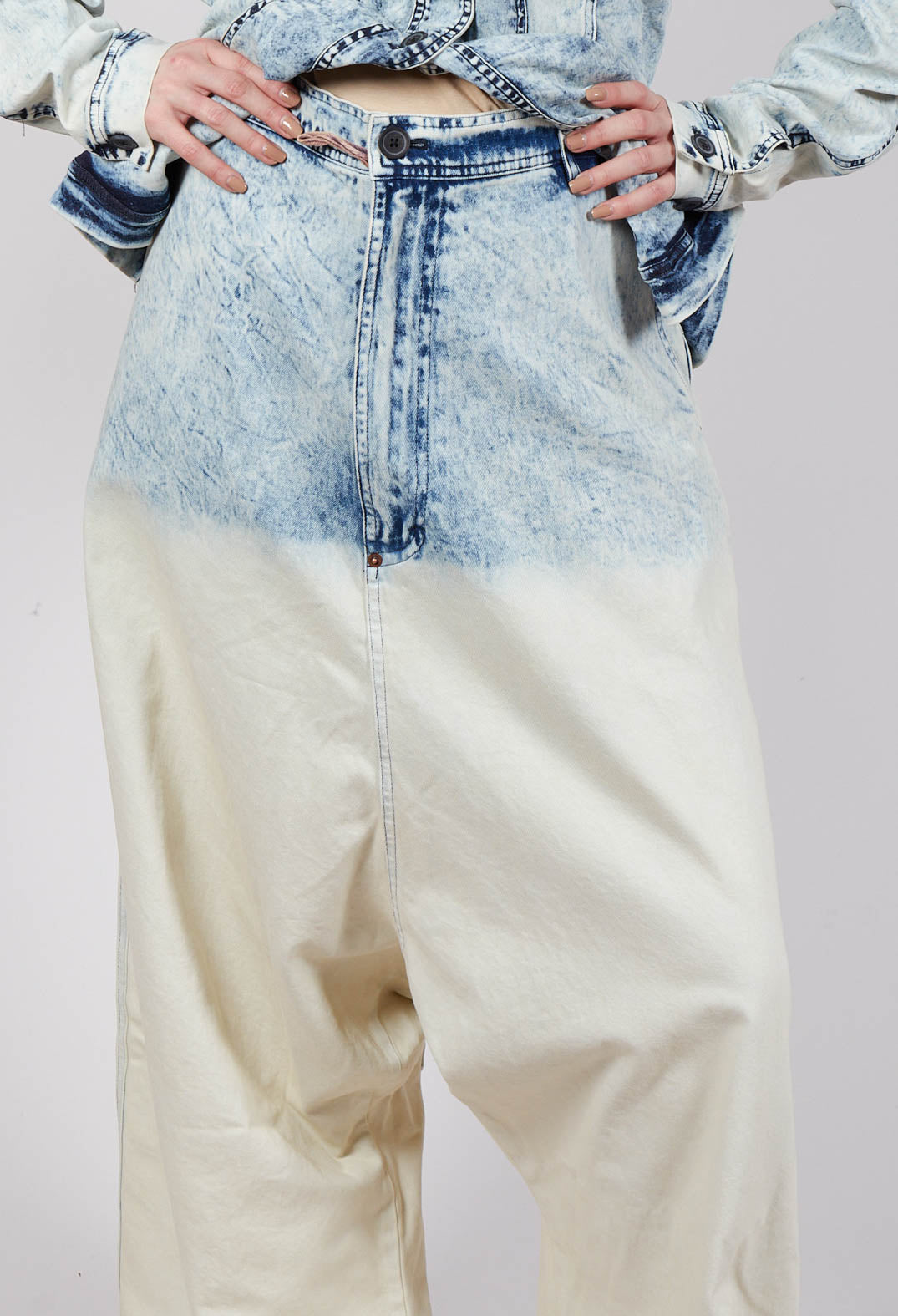 High-Waisted Drop-Crotch Printed Jeans in Bleachwash