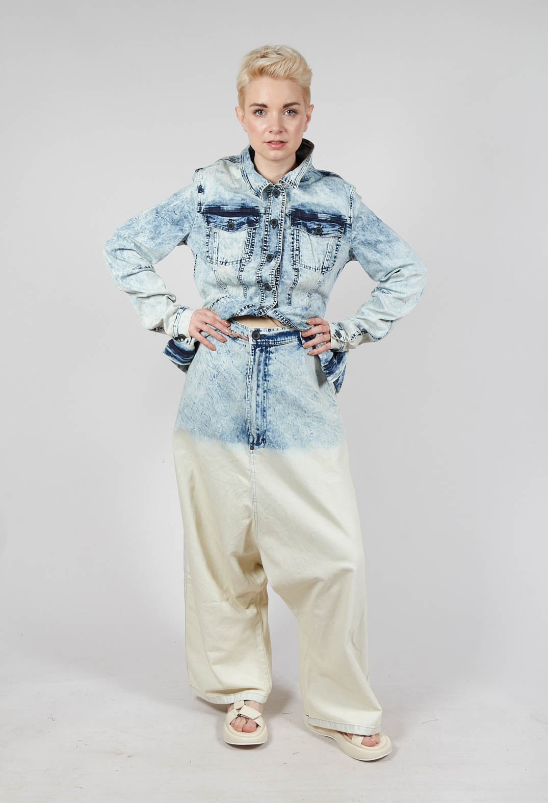 High-Waisted Drop-Crotch Printed Jeans in Bleachwash