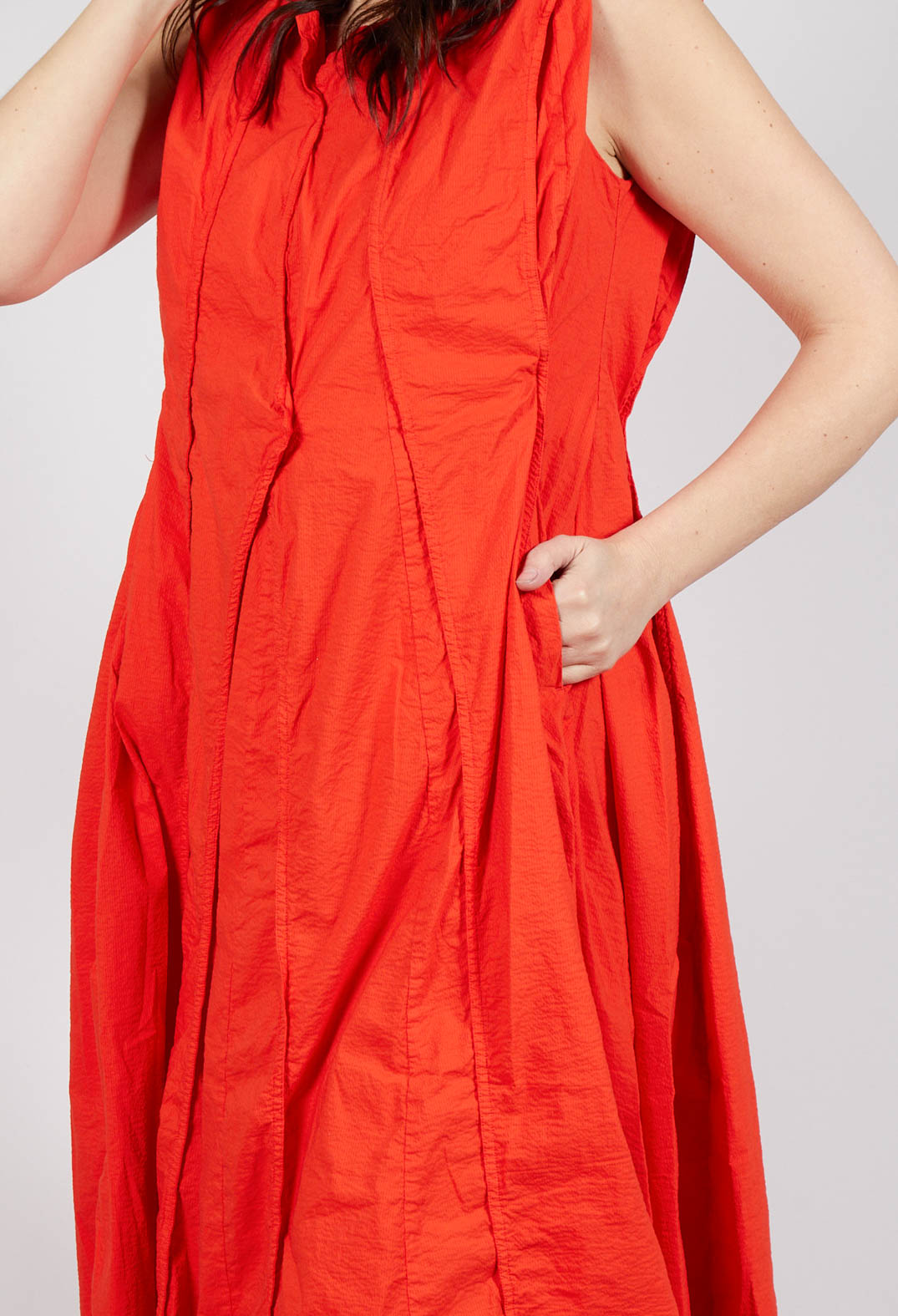 Pleated Sleeveless Midi Dress in Mandarine