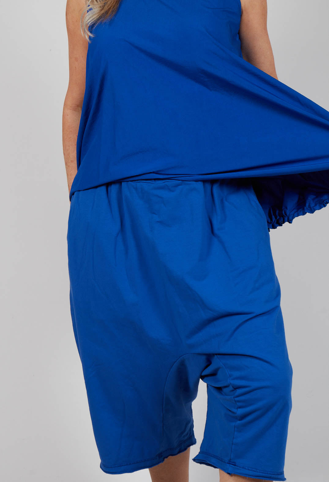 Cropped Drop-Crotch Trousers in Royal