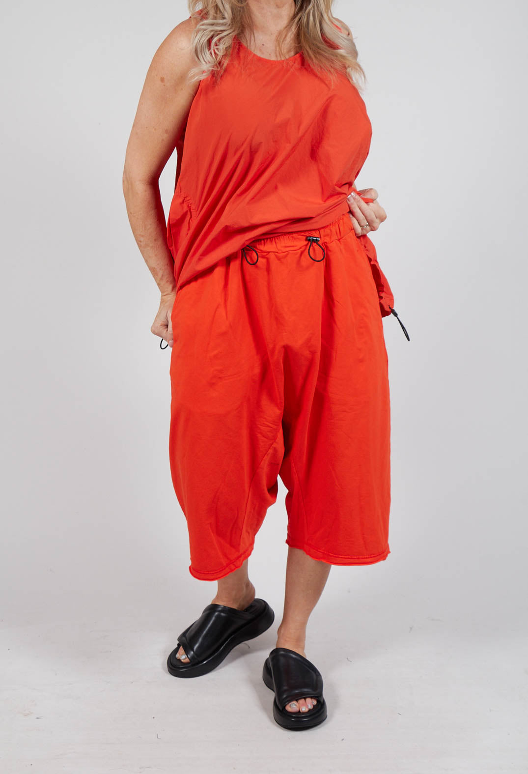 Cropped Drop-Crotch Trousers in Mandarine