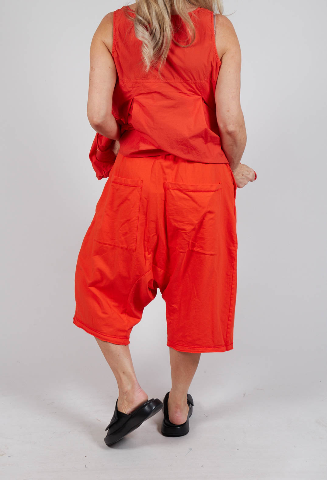 Cropped Drop-Crotch Trousers in Mandarine